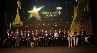 Başkan Usta'ya 'Gençlik Özel Ödülü'
