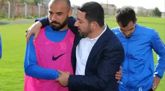 Belediye Başkanı Rasim Arı, Nevşehir Belediyesporlu Futbolcuları Ziyaret Etti