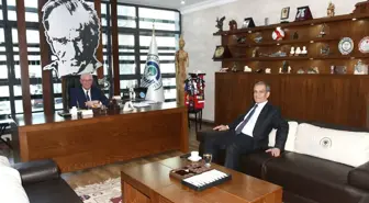 Yılmaz Karaca'dan Kazım Kurt'a Tebrik Ziyareti