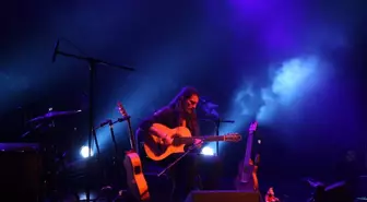 Estas Tonne, Zorlu Psm'de Konser Verdi