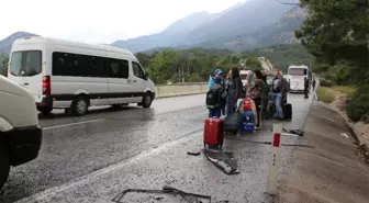 Antalya'da İki Midibüs Çarpıştı: 5 Yaralı