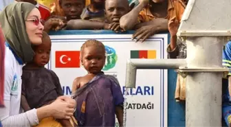 İyilik Projeleriyle Adından Söz Ettiren Gamze Özçelik, Gittiği Her Yerde Türk Bayrağıyla Karşılanıyor