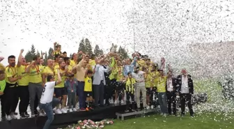 Menemenspor Şampiyonluk Kupasını Coşkuyla Kutladı