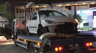 Otomobil Bariyere Çarptı