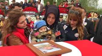 Şehit Piyade Sözleşmeli Er Servet Akkuş Son Yolculuğuna Uğurlandı