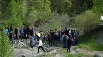 Topunu Almak İsterken Suya Düşen Çocuk 1 Kilometre Uzakta Bulundu (2)
