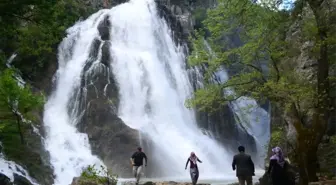 Toroslar'daki Saklı Güzellik 'Uçansu Şelalesi'