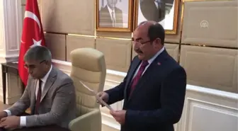 Afrin Şehidinin Ailesine Devlet Övünç Madalyası