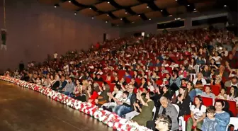 Büyükçekmece'nin Minik Yetenekleri Yılsonu Gösterileriyle Nefesleri Kesti