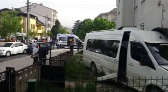 Öğrenci Servisi ile Otomobil Çarpıştı: 4 Yaralı