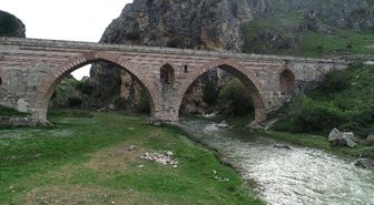 7 Asırlık Mescitli Kurt Köprü'nün Turizme Kazandırılması İsteniyor