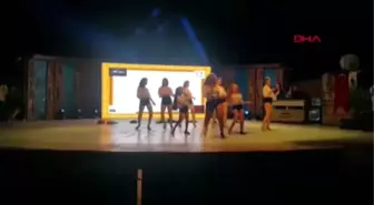 Antalya Sahnede Sürpriz Dansçı