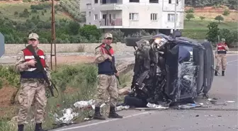 Hafif Ticari Araç ile Otomobil Çarpıştı: 1'i Ağır, 2 Yaralı