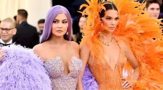 Kylie Jenner, Jennifer Lopez'in Kalçalarından Gözlerini Alamadı!