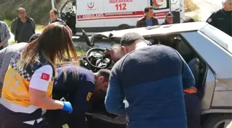 Muğla'da Otomobil ile Minibüs Çarpıştı: 4 Yaralı