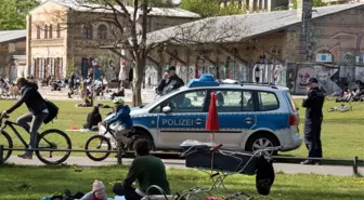 Berlin'de Bir Parkta Uyuşturucu Satıcıları İçin Özel Alanlar Belirlendi