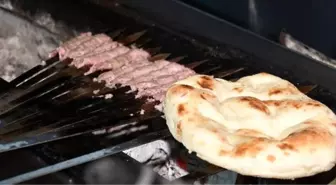 Manisa'nın 300 Yıllık Lezzeti: Manisa Kebabı