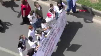 Diyarbakır'da Engelliler 'Engel Olma Destek Ol' Sloganıyla Yürüdü