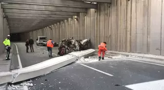 Kamyon Kasasındaki Hurda Otomobiller Tünelin Beton Blokunu Yıktı