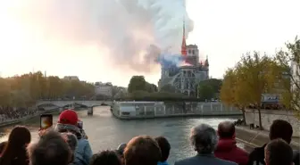 Yangında Büyük Zarar Gören Notre Dame Katedrali'nin 5 Yılda Yapılmasını Öngören Yasa Tasarısına Onay