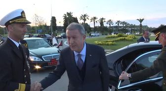 Bakan Akar, Deniz Harp Okulunda Öğrencilerle İftar Yaptı