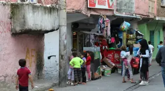 Diyarbakır'da Kadınlar Arasında Satırlı Yardım Kolisi Kavgası