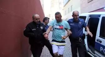 Polise Bıçak Çeken Saldırgan, Biber Gazıyla Etkisiz Hale Getirildi