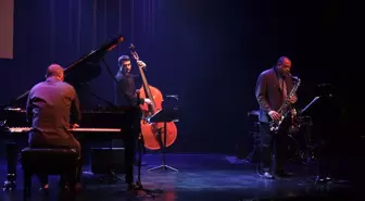 Kerem Görsev Trio & Ernie Watts' Konseri