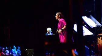 ABD'li Müzik Grubu Pink Martini Bursa'da Konser Verdi