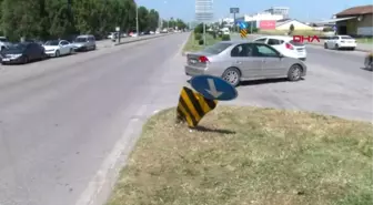 Afyonkarahisar Şehidin İkiz Kızlarına İftar Sonrası Sürpriz Doğum Günü