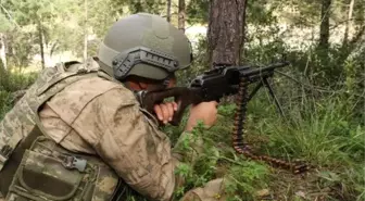 PKK Sığınağında Güneş Paneli Ele Geçirildi