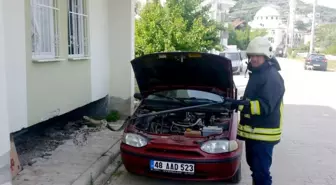 Aracın Motoruna Giren Yılanı İtfaiye Çıkardı