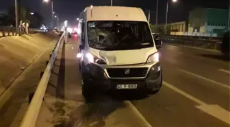 Arızalanan Araçtan İnen Vatandaşlara Servis Minibüsü Çarptı: 1 Ölü, 2 Yaralı