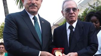 Çavuşoğlu'ndan Kübalı Tarihçiye Ödül
