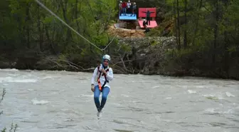 Munzur Çayı'nda 'Zipline' Keyfi