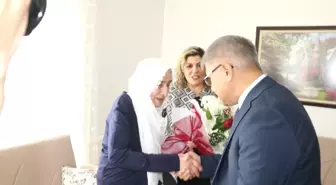 Asırlık Nazire Nine 100. Yaş Pastasını Vali ile Birlikte Kesti