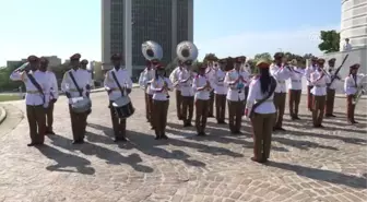 Dışişleri Bakanı Çavuşoğlu, Jose Marti Anıtı'na Çelenk Koyarak, Saygı Duruşunda Bulundu