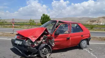 Konya'da İki Otomobil Çarpıştı: 8 Yaralı