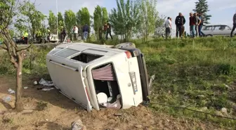 Afyonkarahisar'da İşçileri Taşıyan Minibüs Devrildi: 7 Yaralı