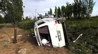 İnşaat İşçilerini Taşıyan Minibüs Devrildi: 7 Yaralı