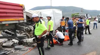 İzmir'de Zincirleme Trafik Kazası: 1 Ölü