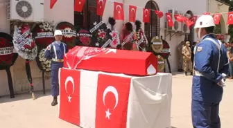 Kalp Krizi Geçirip Şehit Olan Acemi Asker Adana'da Toprağa Verildi