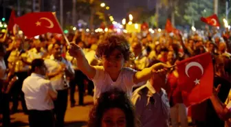 Mersin'de Coşkulu Fener Alayı