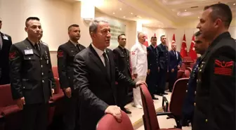 Bakan Akar: 'Uzmanlarımızın Yaptıkları Başarılı İşler Hem Büyük Fedakarlık Hem de Birer Kahramanlık...