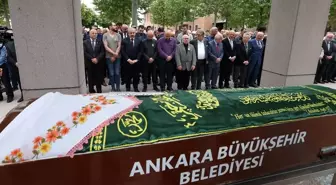 Eski Bakanlardan Hasan Celal Güzel'in Annesi Toprağa Verildi