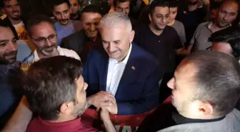 Binali Yıldırım, Kasımpaşa'da Bulunan Esnafları Ziyaret Etti