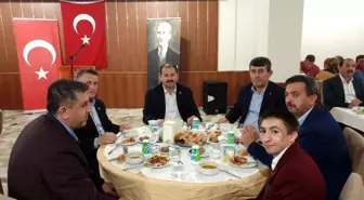 Orhaneli'de AK Parti İlçe Teşkilatı İftar Yemeğinde Buluştu