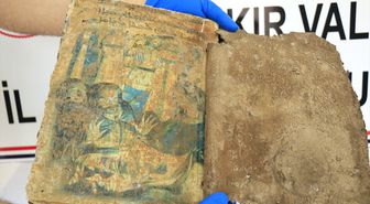 Bin 400 yıllık olduğu tahmin edilen kitap ele geçirildi