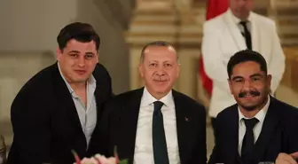 Cumhurbaşkanı Erdoğan sanatçı ve sporcularla iftarda buluştu