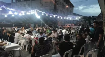 Romanlar birlikte iftar yaptı